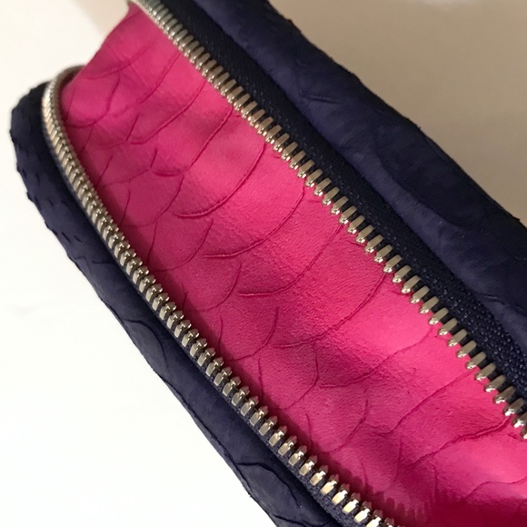 Henri Bendel purple bag wristlet - Picture 2 of 11